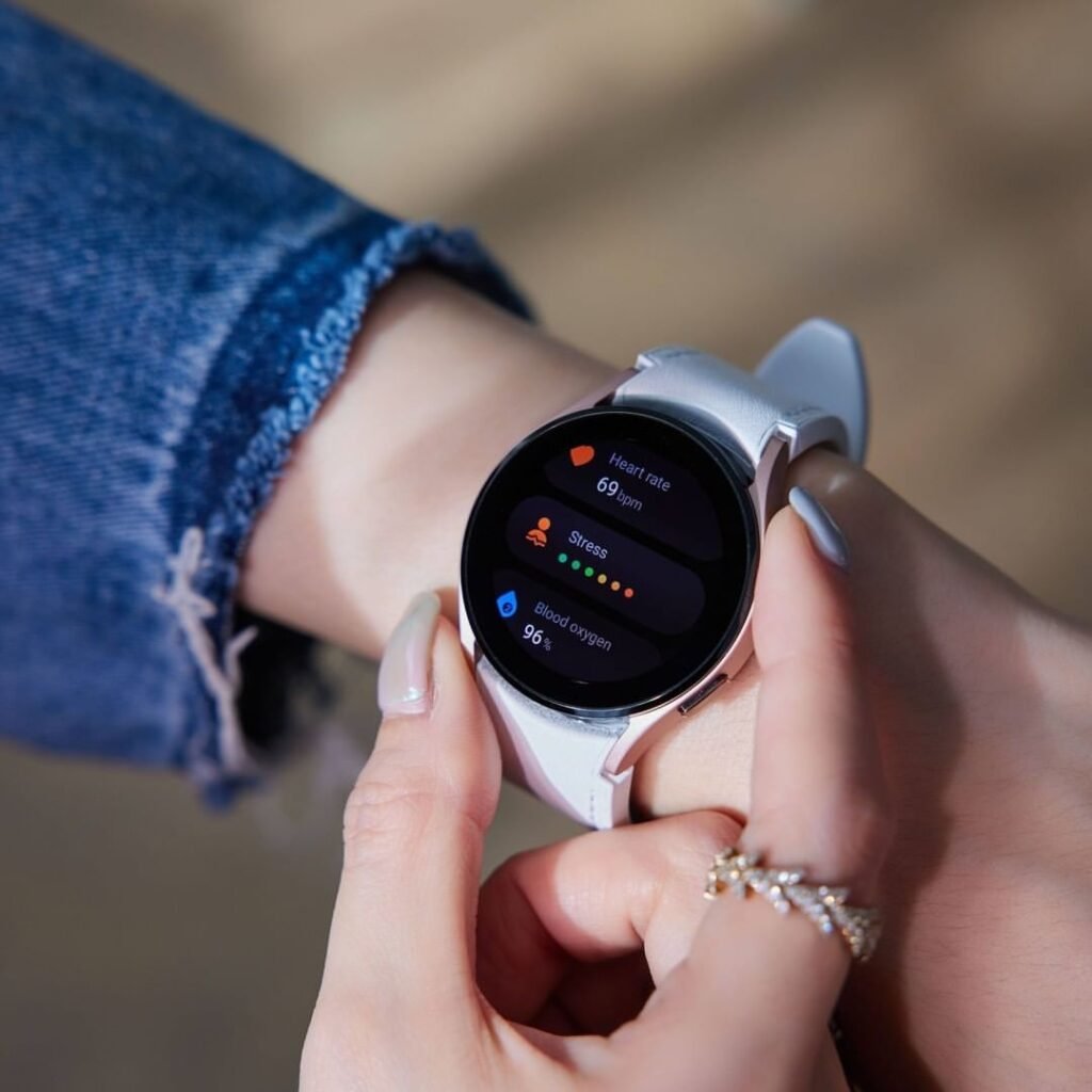 Top 4 Best Samsung Smartwatches for Women in 2023 Pros, Cons
